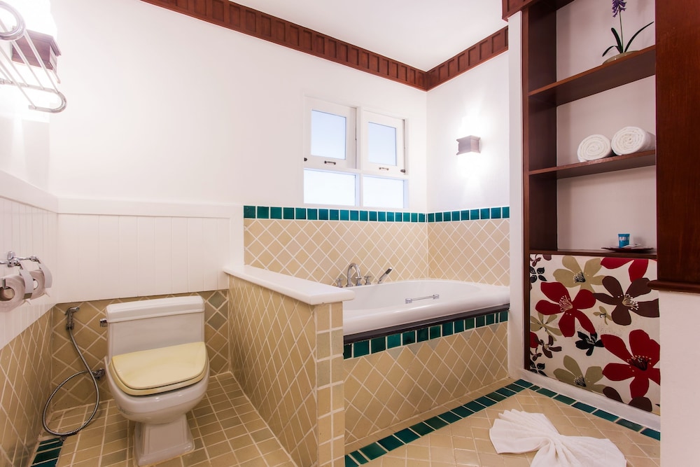 Samui Buri Beach Resort — Hotel rooms in Mae Nam, Surat Thani