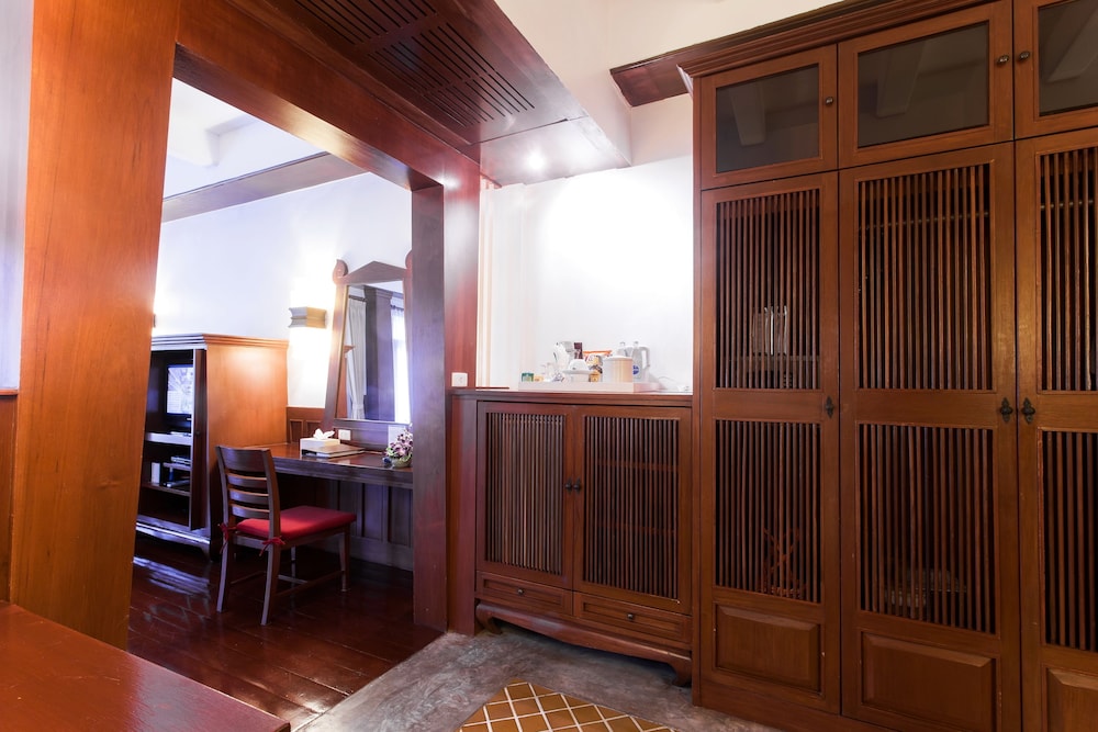 Samui Buri Beach Resort — Hotel rooms in Mae Nam, Surat Thani