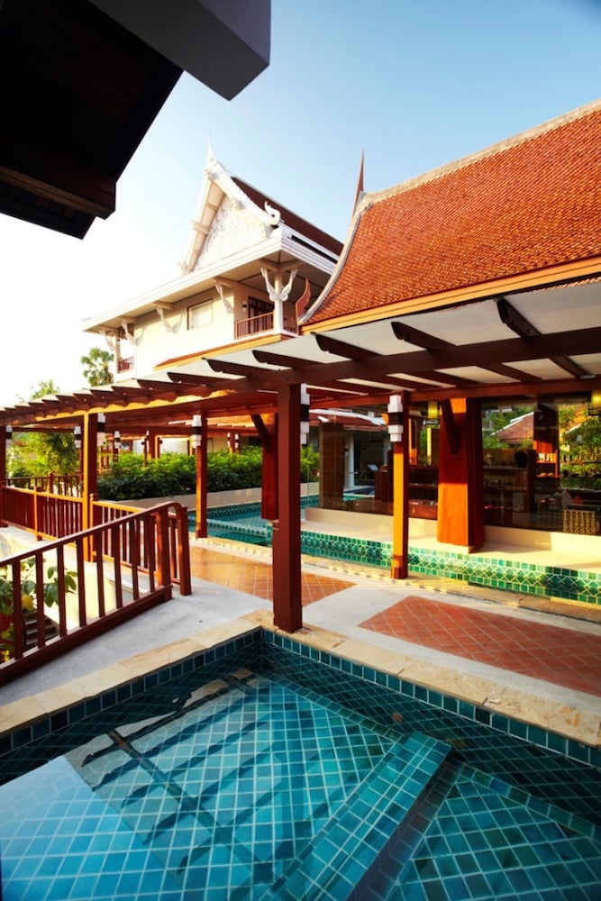 Samui Buri Beach Resort — Hotel building in Mae Nam, Surat Thani