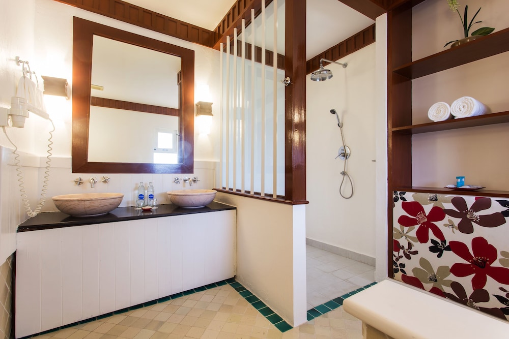Samui Buri Beach Resort — Hotel rooms in Mae Nam, Surat Thani