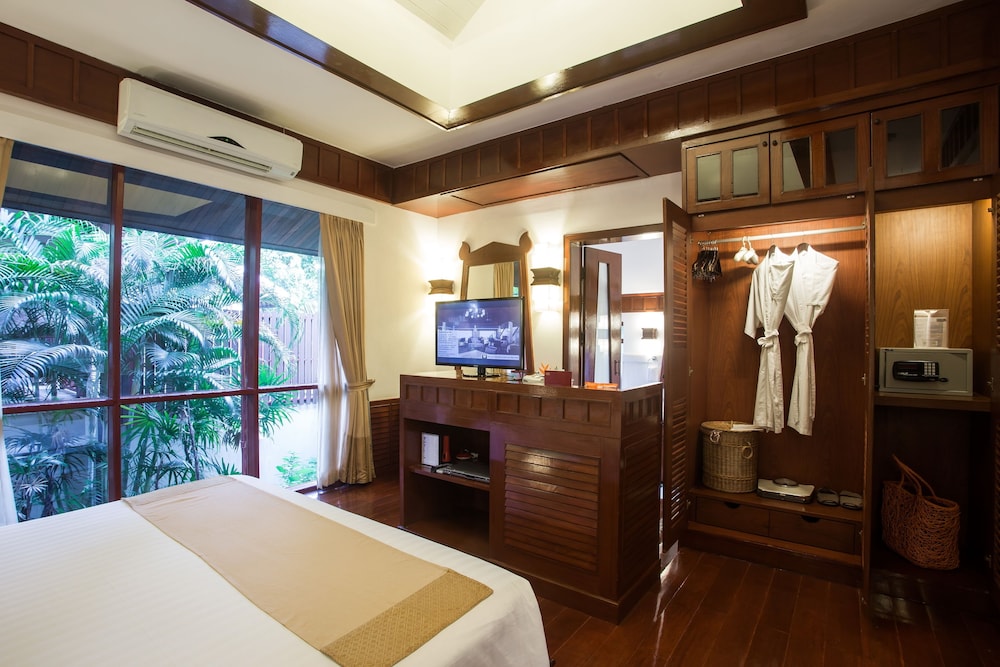 Samui Buri Beach Resort — Hotel rooms in Mae Nam, Surat Thani