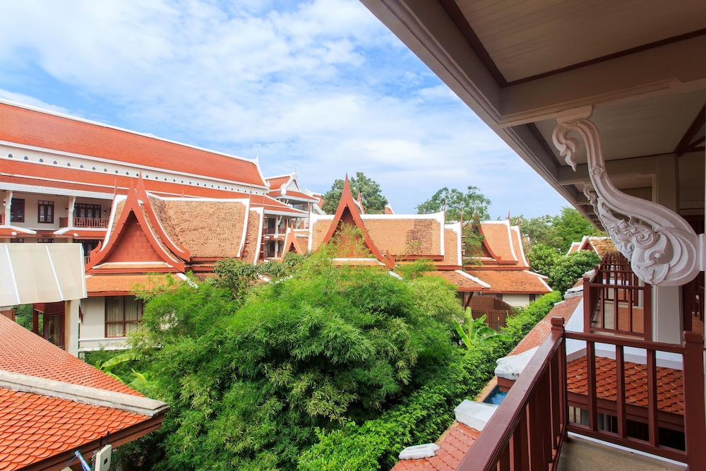 Samui Buri Beach Resort — Hotel building in Mae Nam, Surat Thani