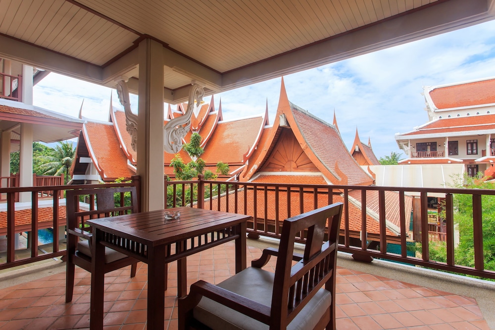 Samui Buri Beach Resort — Hotel building in Mae Nam, Surat Thani