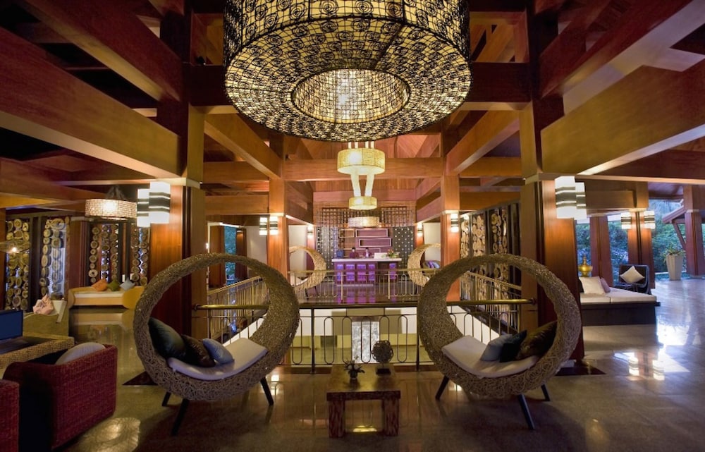 Samui Buri Beach Resort — Hotel building in Mae Nam, Surat Thani