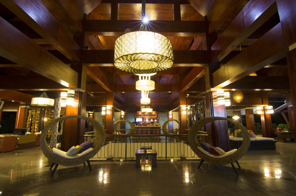 Samui Buri Beach Resort — Hotel building in Mae Nam, Surat Thani