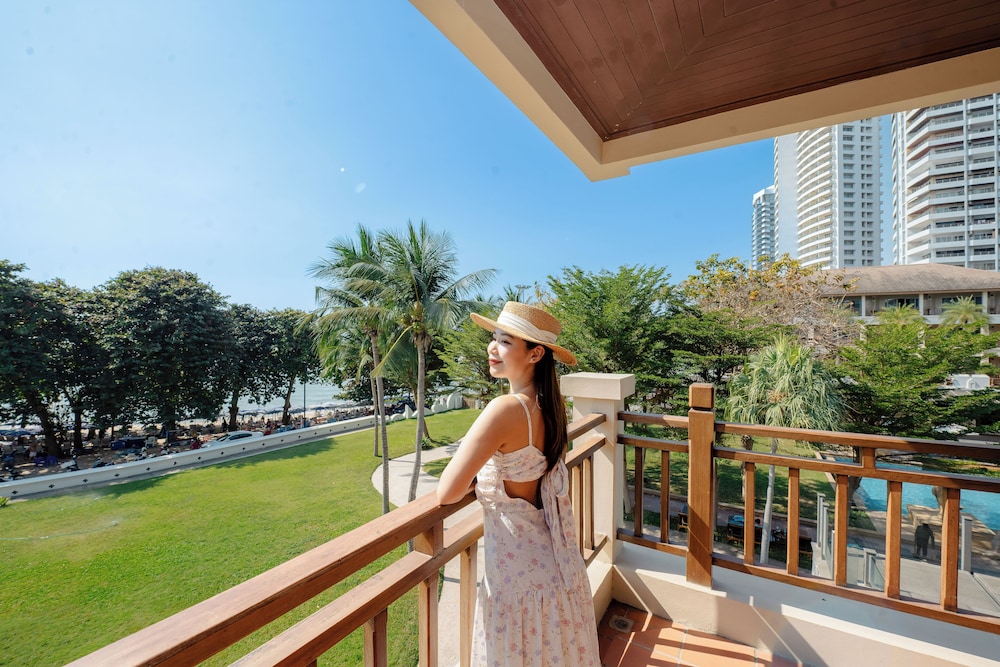 The Heritage Pattaya Beachfront Resort — Beach in Pattaya, Chonburi