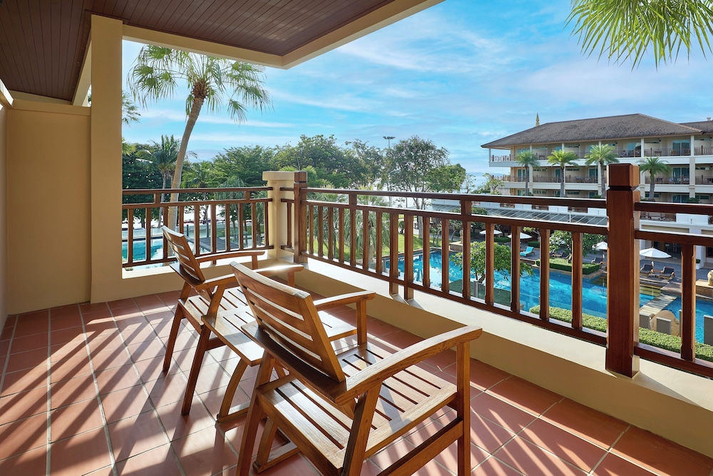 The Heritage Pattaya Beachfront Resort — Hotel rooms in Pattaya, Chonburi