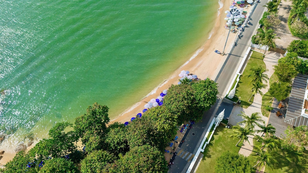 The Heritage Pattaya Beachfront Resort — Beach in Pattaya, Chonburi