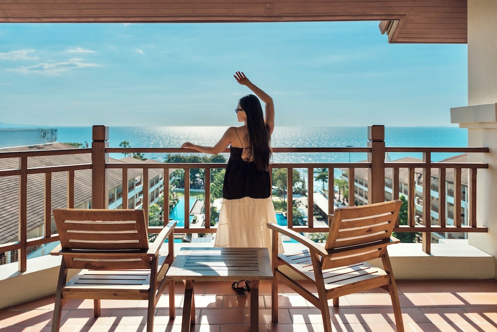 The Heritage Pattaya Beachfront Resort — Hotel building in Pattaya, Chonburi