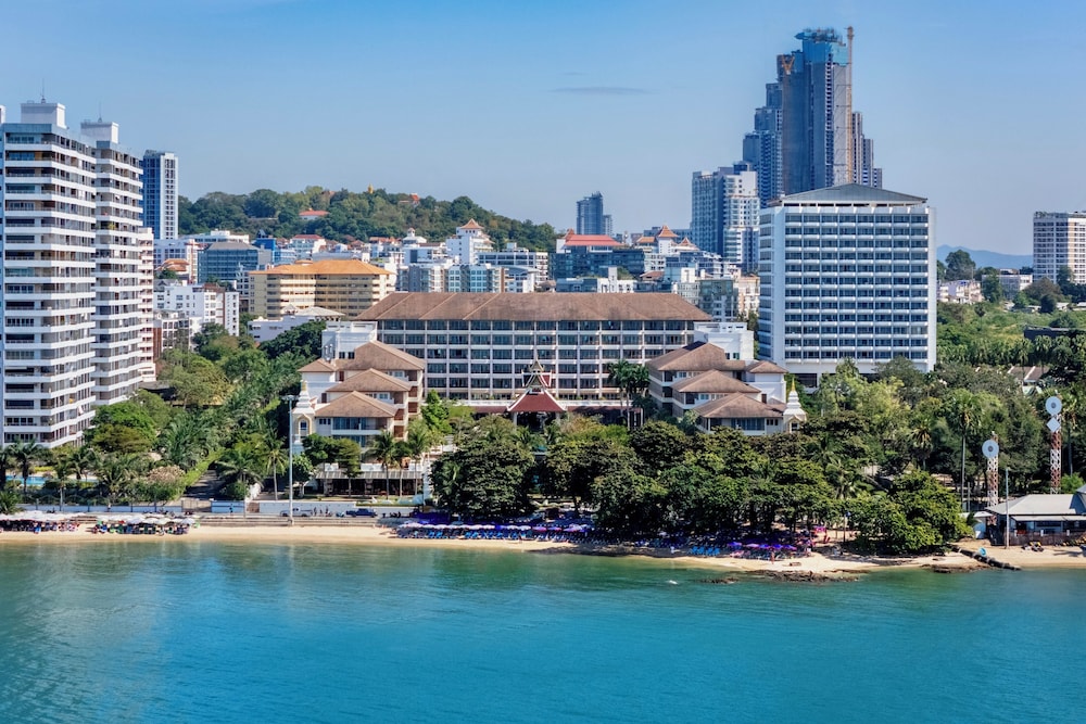 The Heritage Pattaya Beachfront Resort — Hotel building in Pattaya, Chonburi