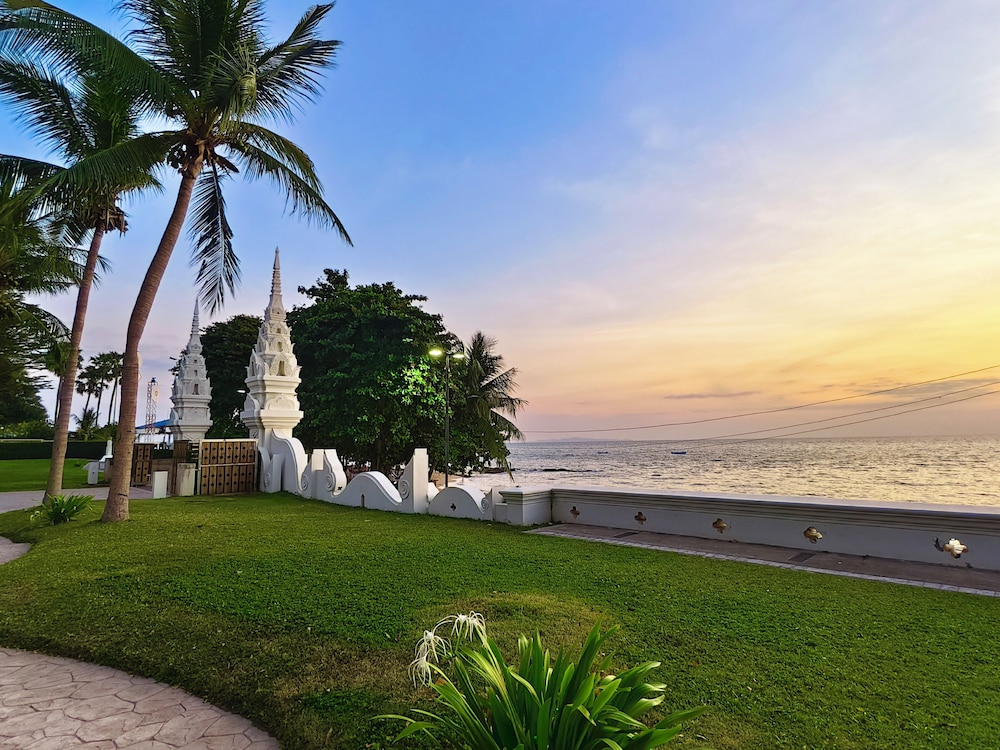 The Heritage Pattaya Beachfront Resort — Attractions in the area in Pattaya, Chonburi