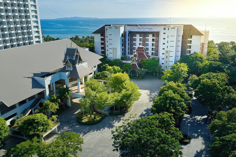 The Heritage Pattaya Beachfront Resort — Hotel building in Pattaya, Chonburi