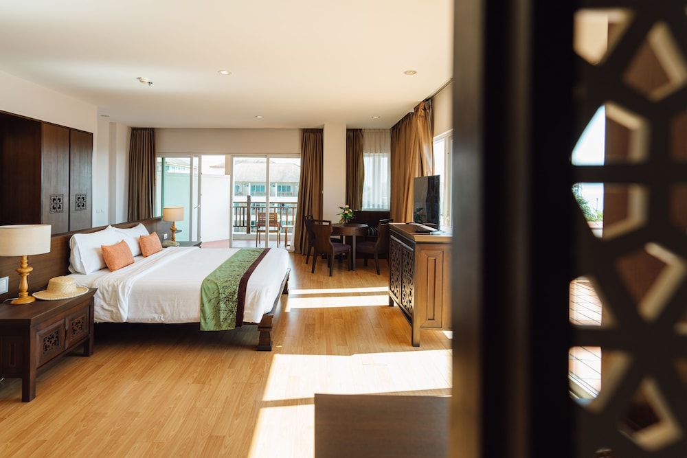 The Heritage Pattaya Beachfront Resort — Hotel rooms in Pattaya, Chonburi