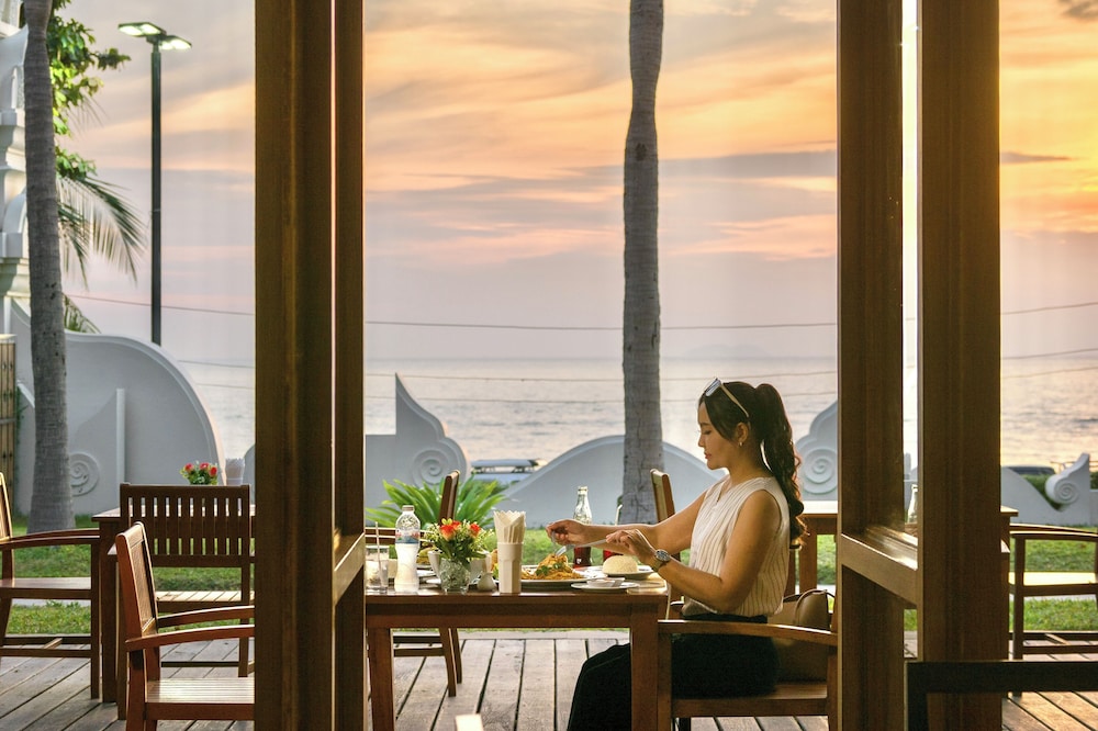 The Heritage Pattaya Beachfront Resort — Restaurant & bars in Pattaya, Chonburi