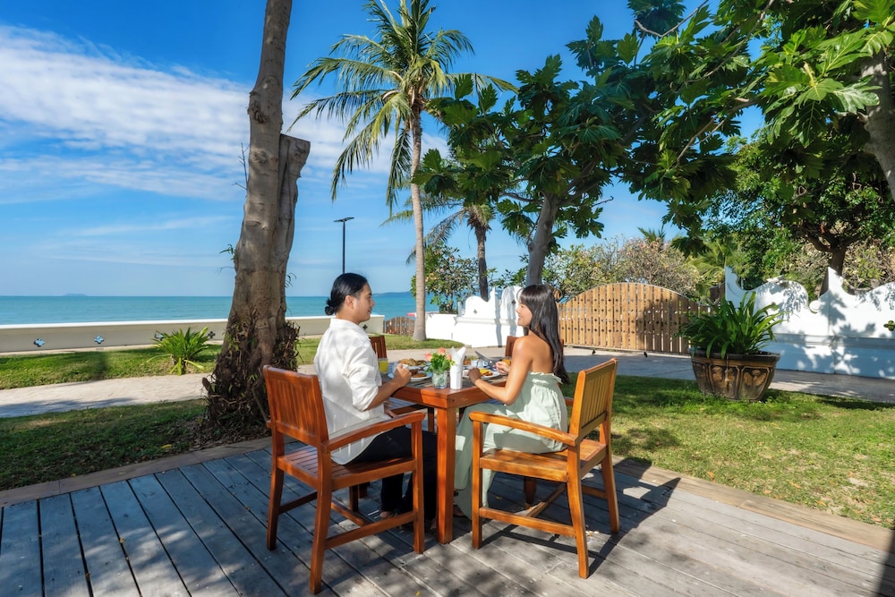 The Heritage Pattaya Beachfront Resort — Restaurant & bars in Pattaya, Chonburi