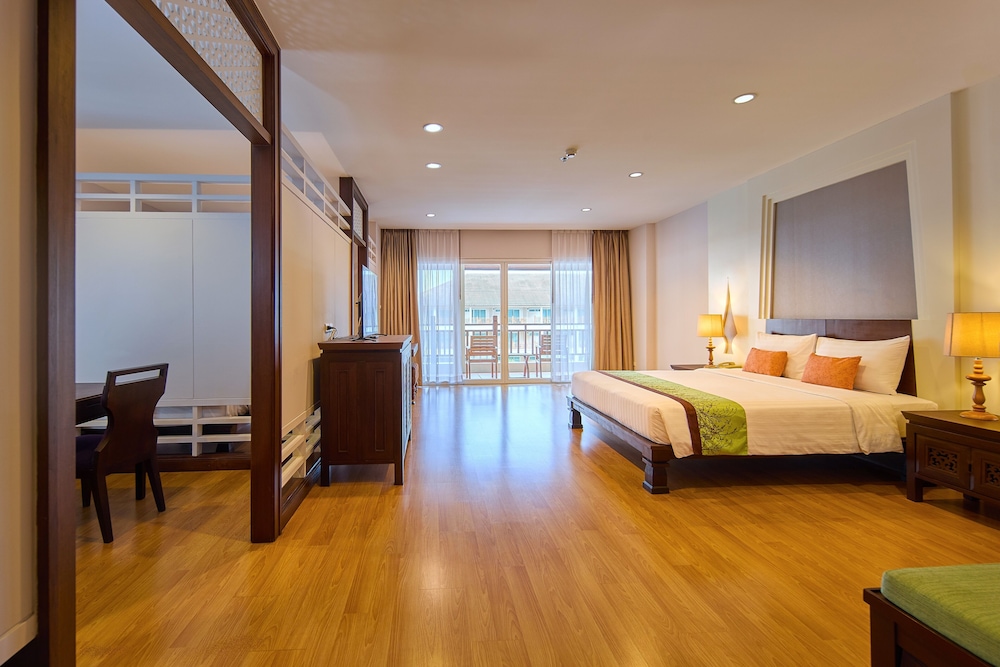 The Heritage Pattaya Beachfront Resort — Hotel rooms in Pattaya, Chonburi