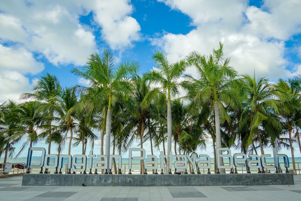 The Heritage Pattaya Beachfront Resort — Beach in Pattaya, Chonburi