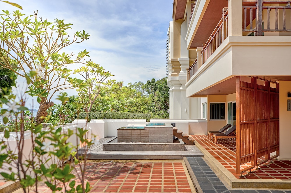The Heritage Pattaya Beachfront Resort — Hotel building in Pattaya, Chonburi