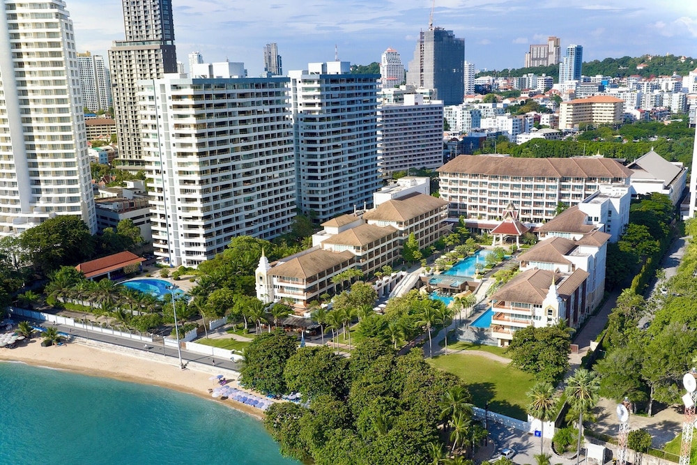 The Heritage Pattaya Beachfront Resort — Hotel building in Pattaya, Chonburi