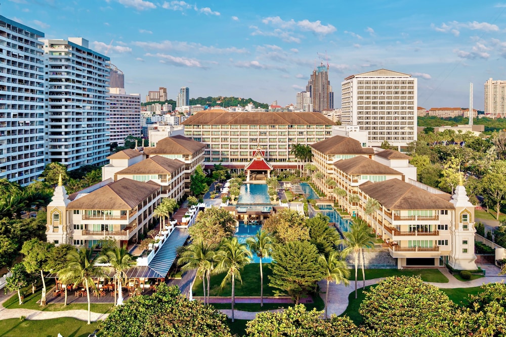The Heritage Pattaya Beachfront Resort — Hotel building in Pattaya, Chonburi