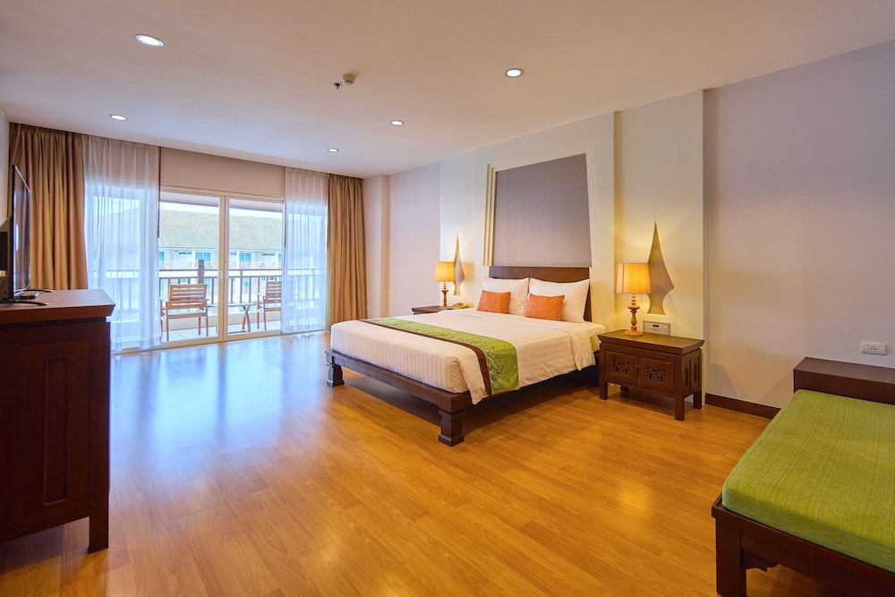 The Heritage Pattaya Beachfront Resort — Hotel rooms in Pattaya, Chonburi