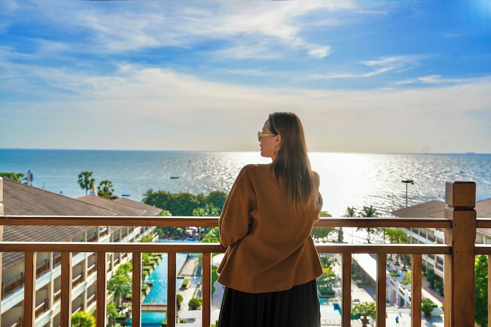 The Heritage Pattaya Beachfront Resort — Beach in Pattaya, Chonburi