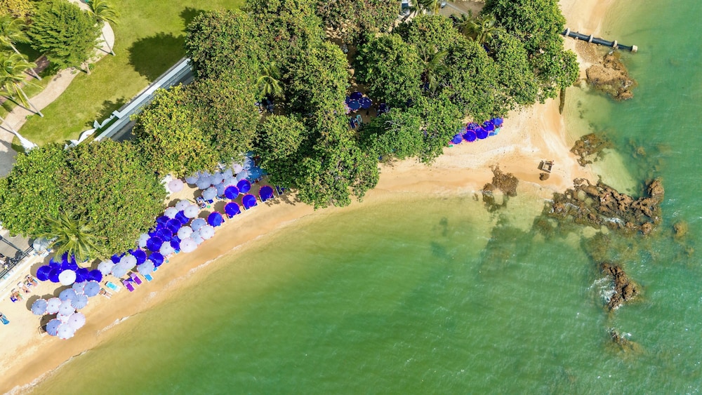 The Heritage Pattaya Beachfront Resort — Beach in Pattaya, Chonburi
