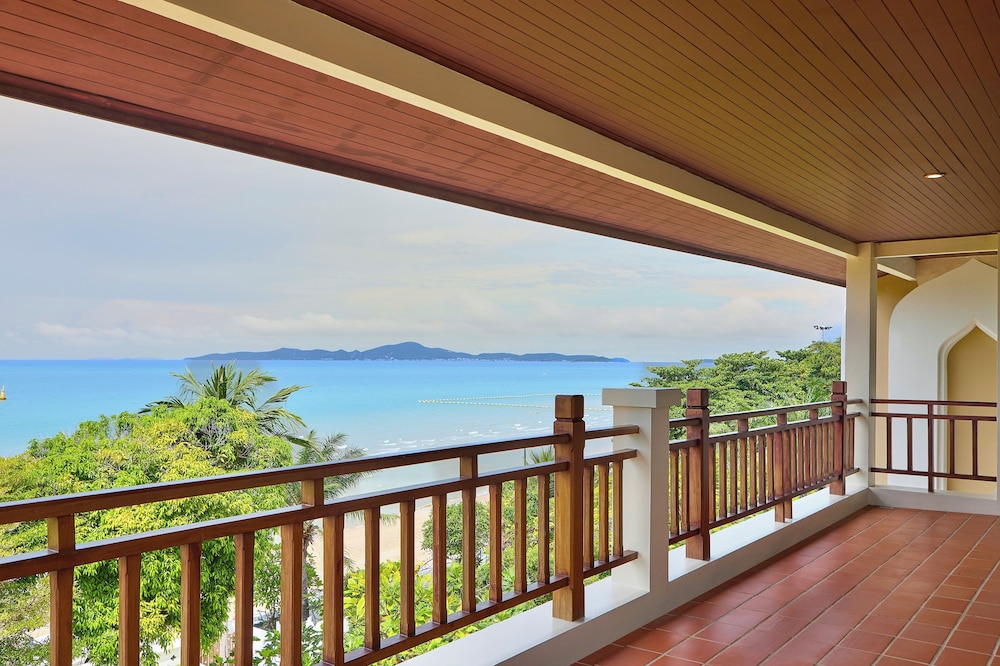The Heritage Pattaya Beachfront Resort — Beach in Pattaya, Chonburi