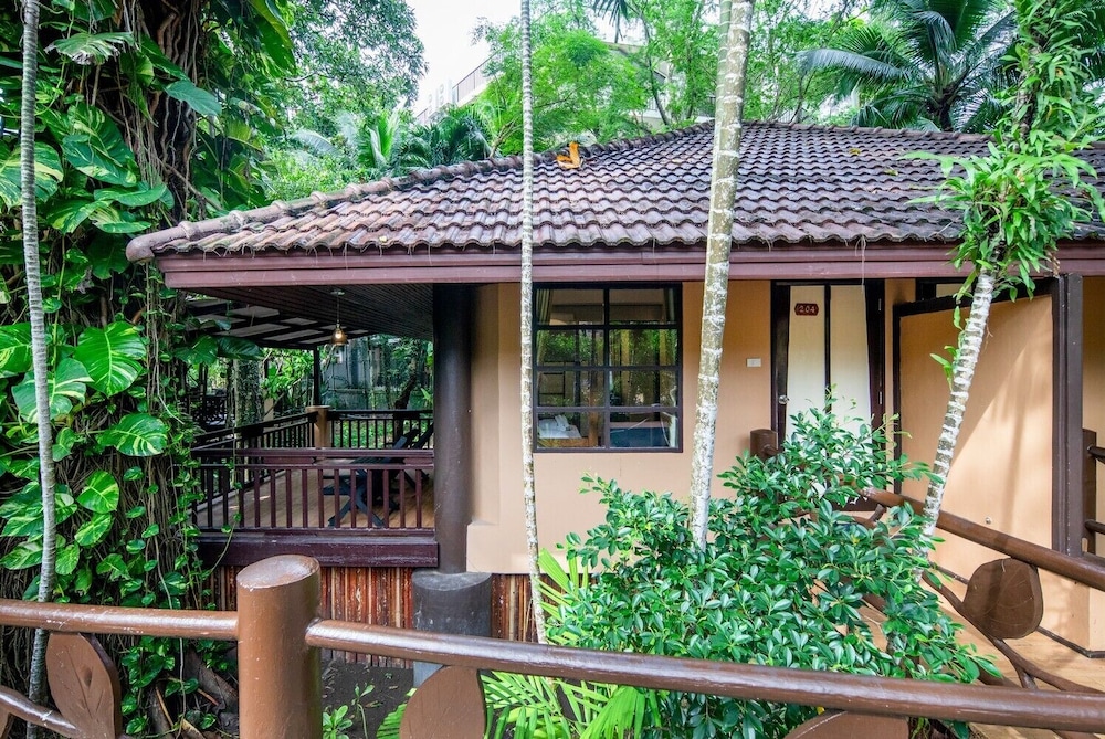 Princess Kamala Beachfront Hotel — Hotel building in Kamala, Phuket Province