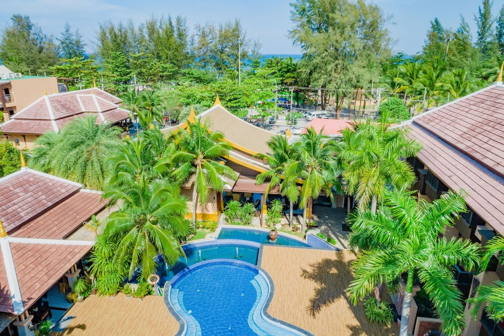 Princess Kamala Beachfront Hotel — Swimming pool in Kamala, Phuket Province