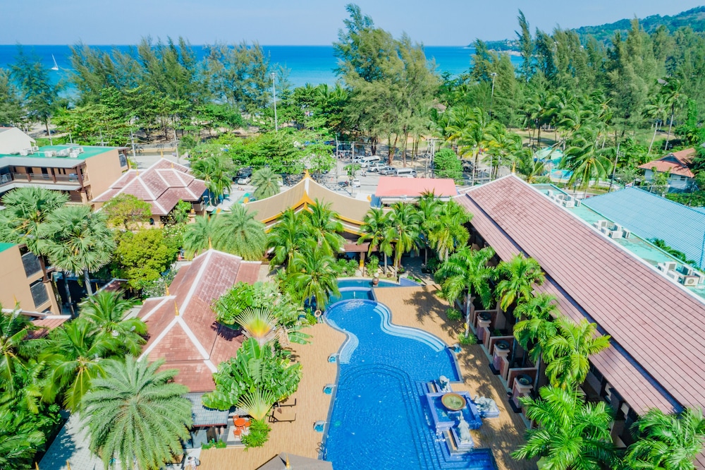 Princess Kamala Beachfront Hotel — Swimming pool in Kamala, Phuket Province
