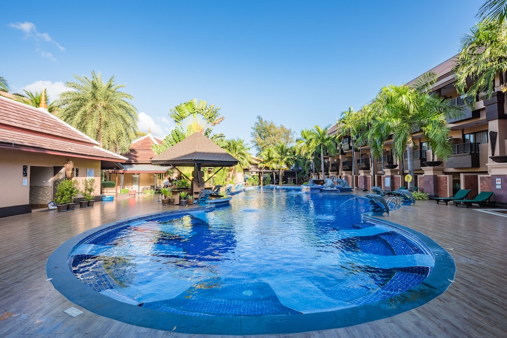 Princess Kamala Beachfront Hotel — Swimming pool in Kamala, Phuket Province