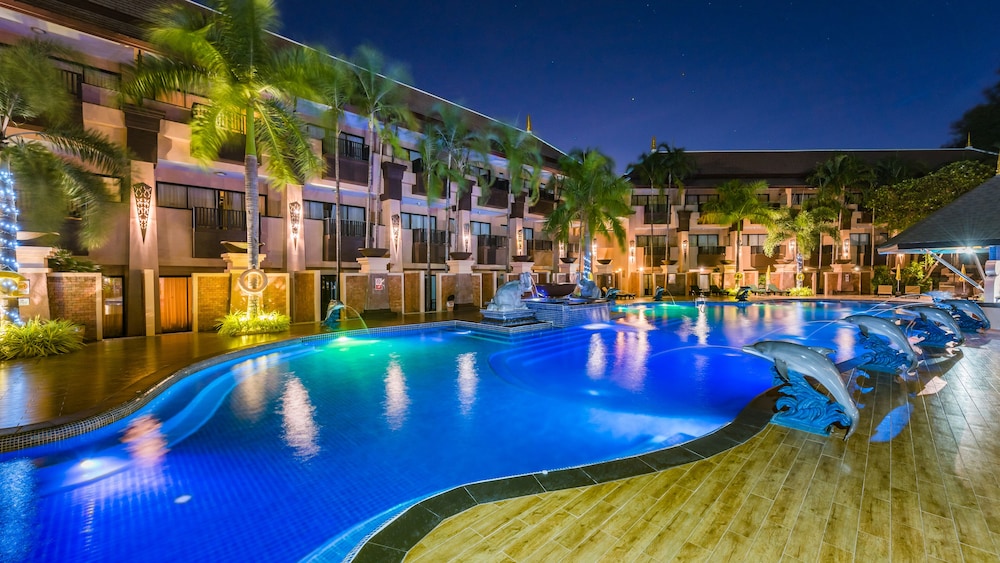 Princess Kamala Beachfront Hotel — Swimming pool in Kamala, Phuket Province