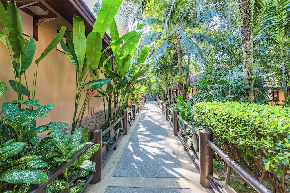 Princess Kamala Beachfront Hotel — Hotel building in Kamala, Phuket Province
