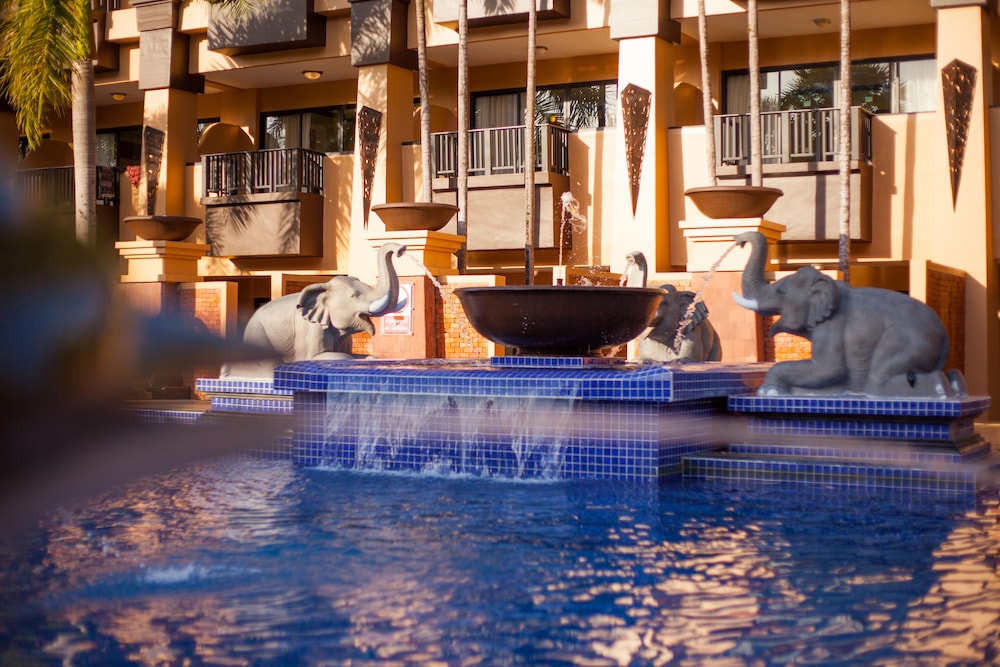Princess Kamala Beachfront Hotel — Swimming pool in Kamala, Phuket Province