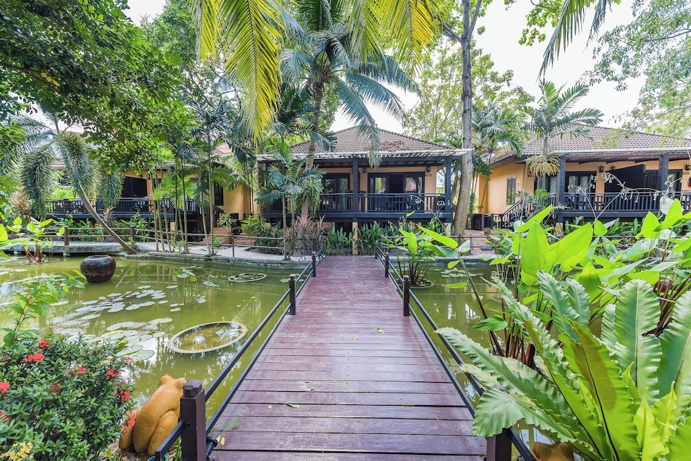 Princess Kamala Beachfront Hotel — Hotel building in Kamala, Phuket Province