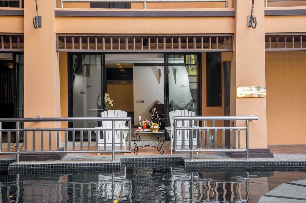 Princess Kamala Beachfront Hotel — Swimming pool in Kamala, Phuket Province