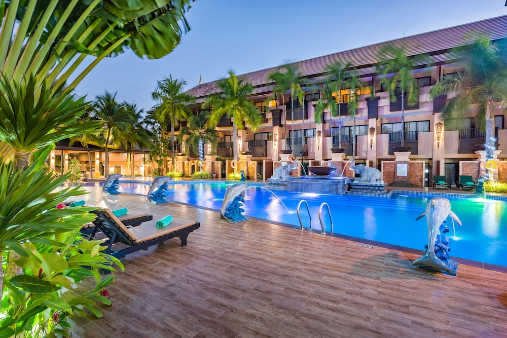 Princess Kamala Beachfront Hotel — Swimming pool in Kamala, Phuket Province