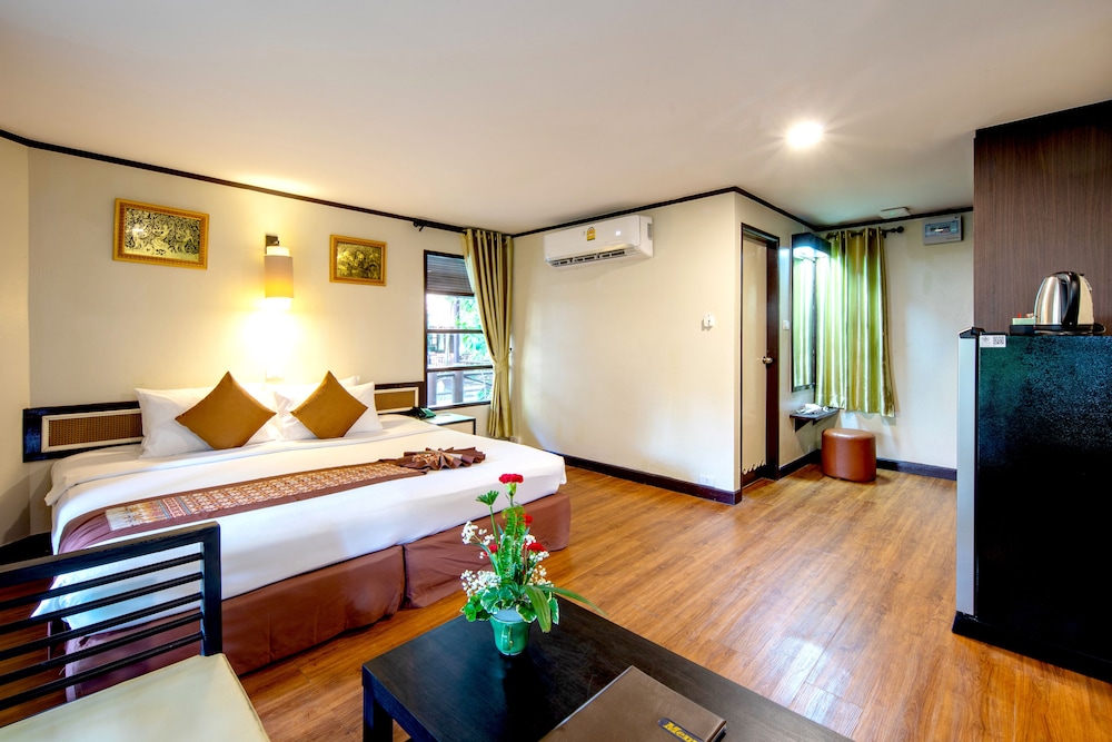 Princess Kamala Beachfront Hotel — Hotel rooms in Kamala, Phuket Province