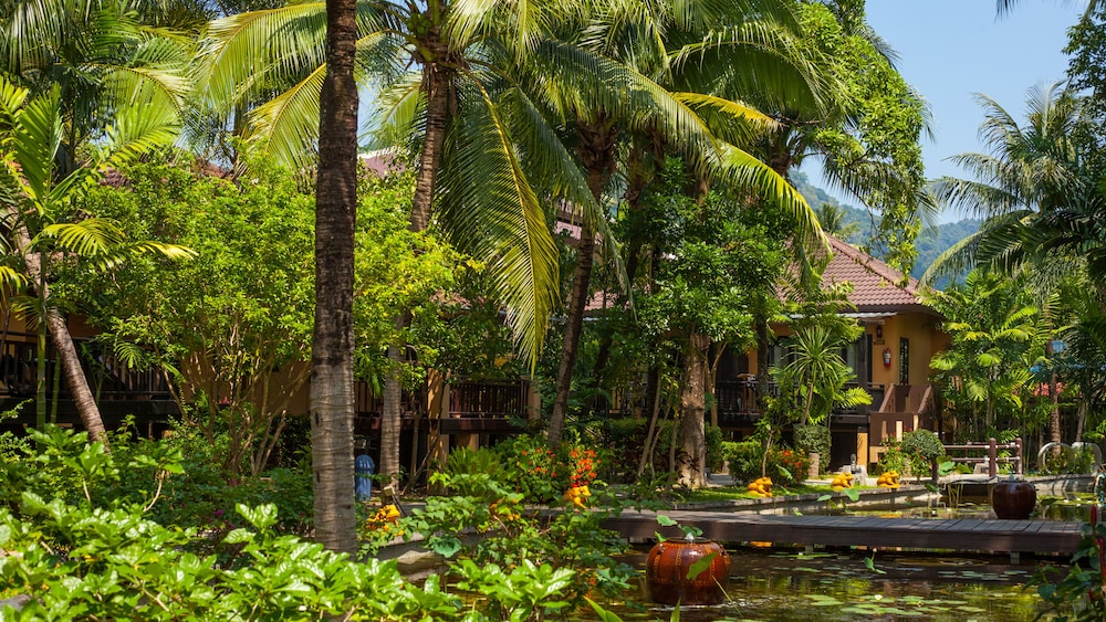 Princess Kamala Beachfront Hotel — Hotel building in Kamala, Phuket Province