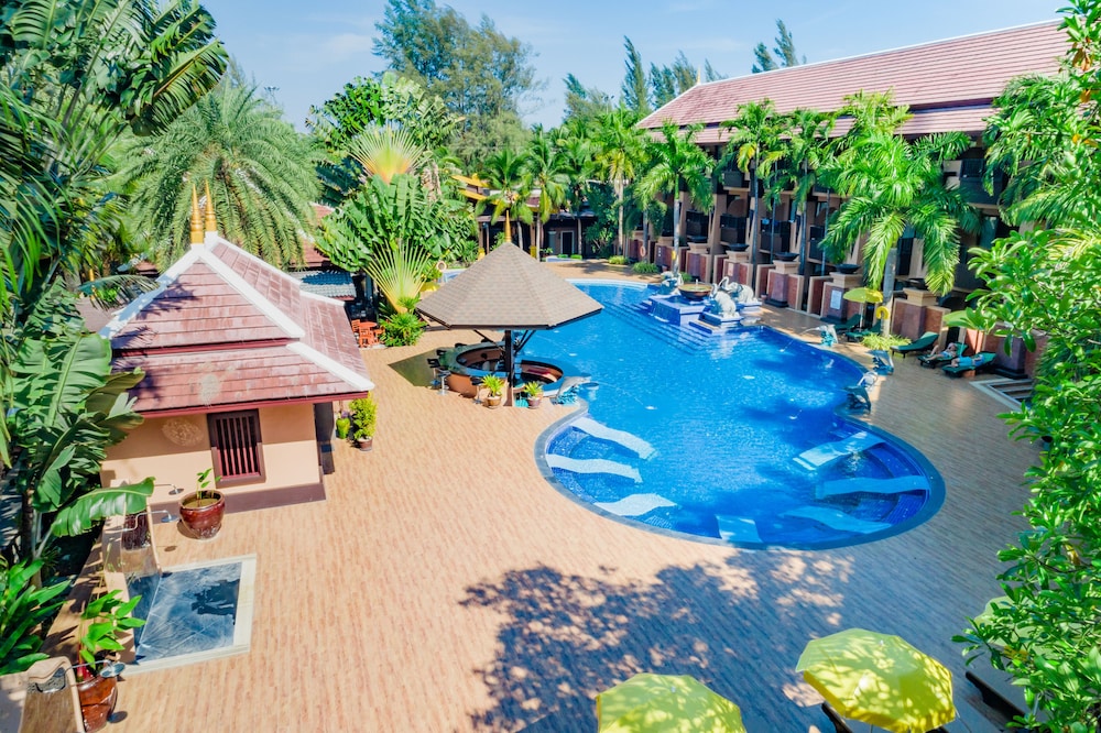 Princess Kamala Beachfront Hotel — Swimming pool in Kamala, Phuket Province