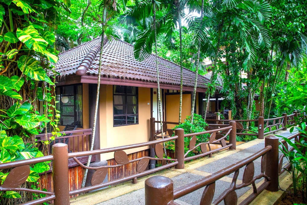 Princess Kamala Beachfront Hotel — Hotel building in Kamala, Phuket Province