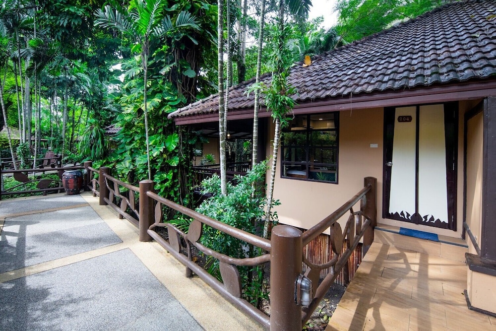 Princess Kamala Beachfront Hotel — Hotel building in Kamala, Phuket Province