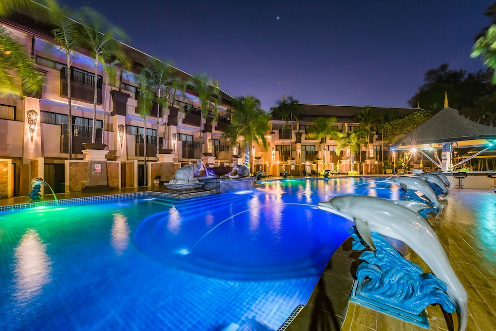 Princess Kamala Beachfront Hotel — Swimming pool in Kamala, Phuket Province