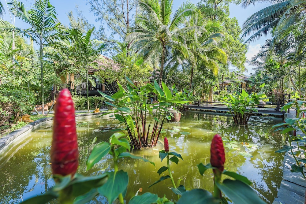 Princess Kamala Beachfront Hotel — Hotel building in Kamala, Phuket Province