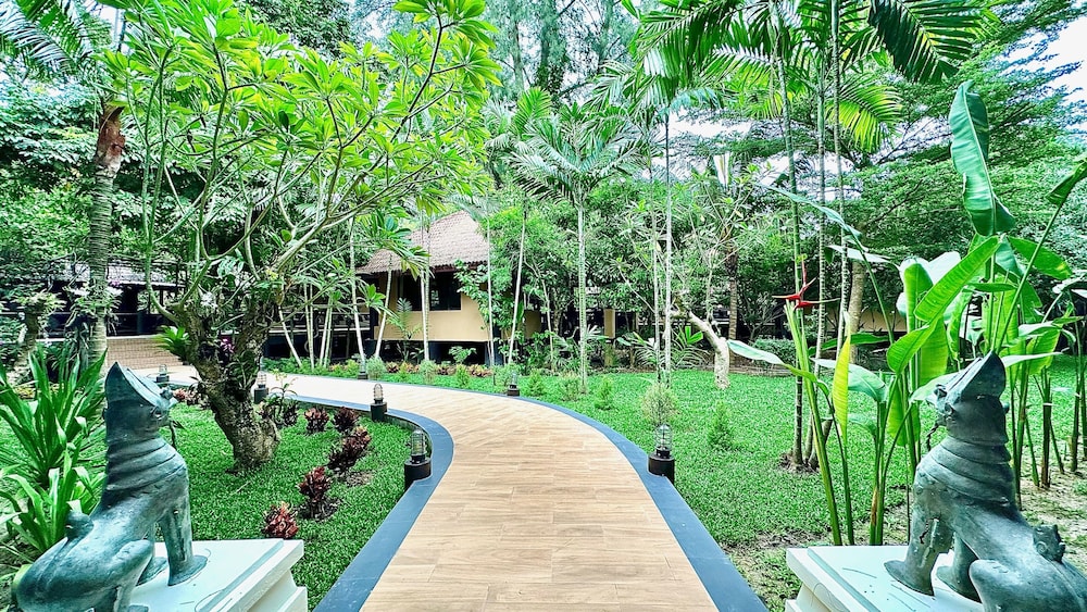 Princess Kamala Beachfront Hotel — Hotel building in Kamala, Phuket Province