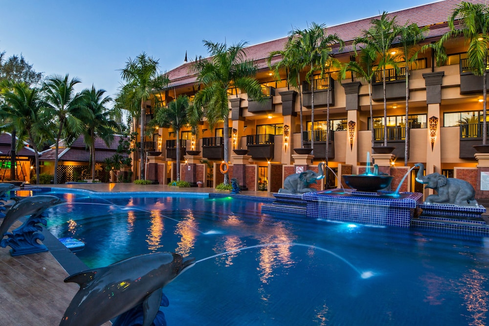 Princess Kamala Beachfront Hotel — Swimming pool in Kamala, Phuket Province
