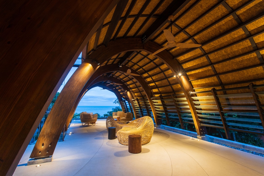 Rocky's Boutique Resort - Veranda Collection Samui — Restaurant & bars in Lamai Beach, Surat Thani