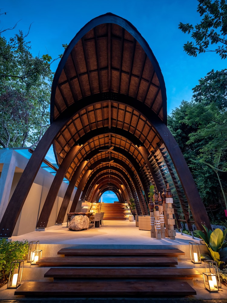 Rocky's Boutique Resort - Veranda Collection Samui — Hotel building in Lamai Beach, Surat Thani