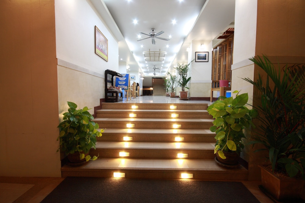 First Residence Hotel — Hotel building in Bo Phut, Surat Thani